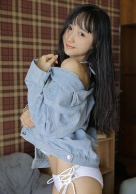 揉揉胸摸腿摸下面视频免费_1080影视在线观看